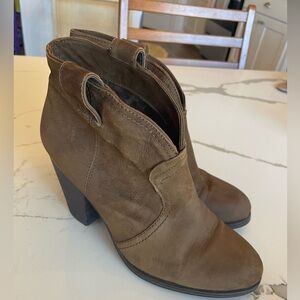 Vince Camuto Brown Boot Heels size 9.5